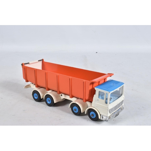 79 - A BOXED DINKY SUPERTOYS LEYLAND DUMP TRUCK WITH TILT CAB, No.925, white cab and chassis, blue roof a... 