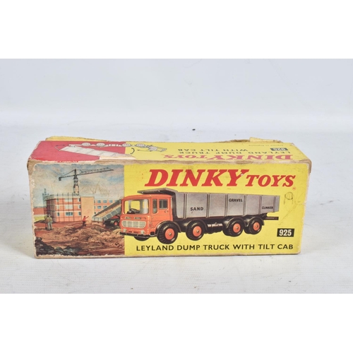 79 - A BOXED DINKY SUPERTOYS LEYLAND DUMP TRUCK WITH TILT CAB, No.925, white cab and chassis, blue roof a... 