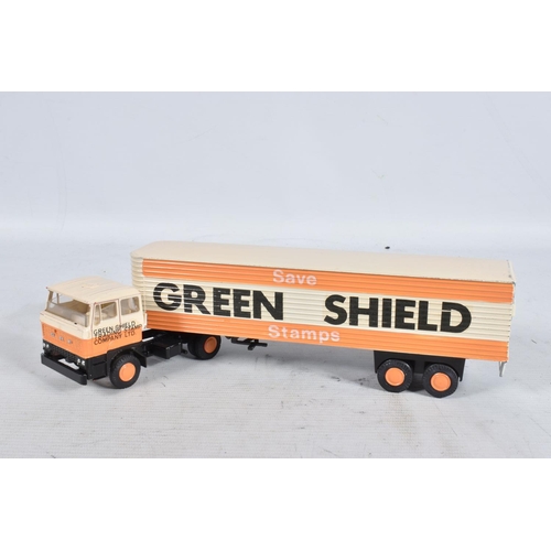 81 - TWO BOXED MATCHBOX KING SIZE MODEL DIE-CAST VEHICLES WITH ONE OTHER, the first a 8-Wheel Tipper Truc... 