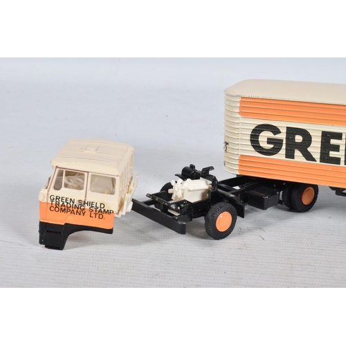 81 - TWO BOXED MATCHBOX KING SIZE MODEL DIE-CAST VEHICLES WITH ONE OTHER, the first a 8-Wheel Tipper Truc... 