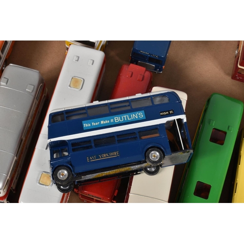 82 - A COLLECTION OF CONSTRUCTED WHITE METAL, RESIN AND PLASTIC BUS AND COACH MODEL KITS, all are 4mm 1/7... 