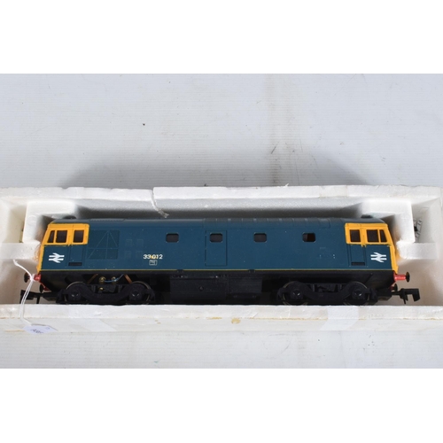 159 - TWO PART BOXED LIMA O GAUGE CLASS 33 LOCOMOTIVES, No.D6524 and partially repainted and renumbered No... 