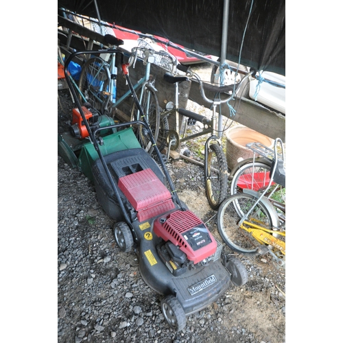1012 - A MOUNTFIELD HP470 PETROL LAWNMOWER, with grass box (engine turns)