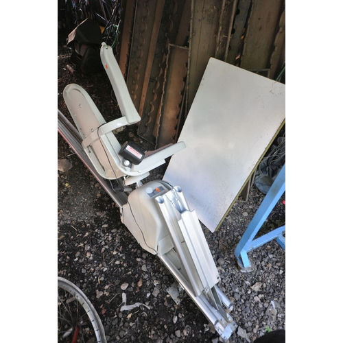 1016 - A SUPERGLIDE 120 STRAIGHT STAIRLIFT, length 425cm (condition report:-removed by in-house clearance t... 