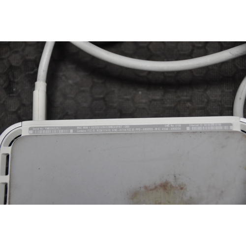1055 - AN APPLE A 1176 MAC MINI marked 1.83/2x512/80/combo/ap/bt-gbr EMC No 2108 with power supply remote a... 