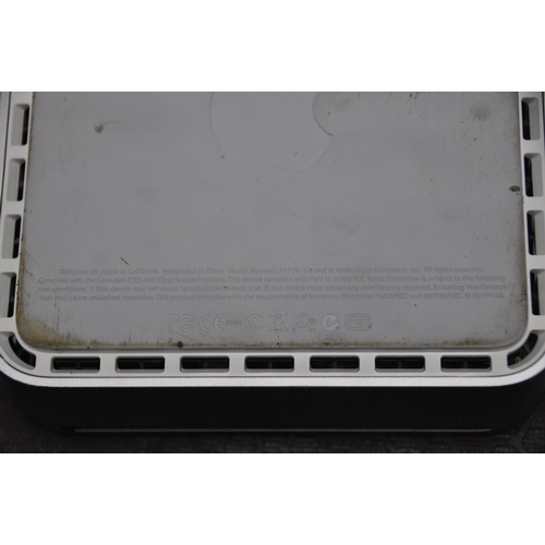 1055 - AN APPLE A 1176 MAC MINI marked 1.83/2x512/80/combo/ap/bt-gbr EMC No 2108 with power supply remote a... 