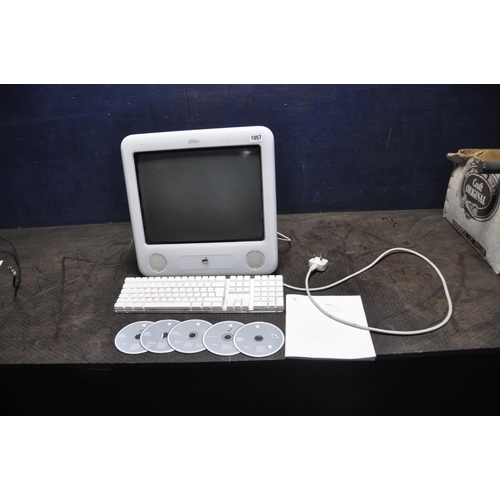 1057 - AN APPLE eMAC E1002 EMC 1955 PERSONAL COMPUTER with keyboard, User Guide and five software discs (PA... 