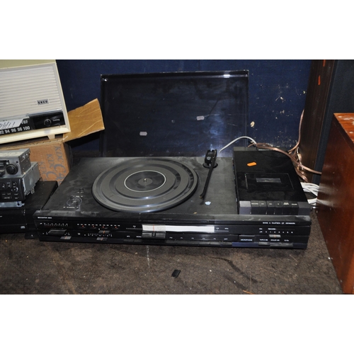 1118 - A SELECTION OF VINTAGE HI FI EQUIPMENT comprising of a Bang and Olufsen Beocentre 3600 music centre ... 