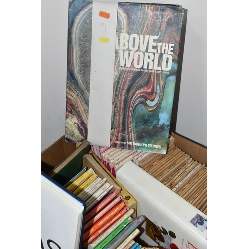 407 - A BOX OF MAPS AND FOUR ATLAS BOOKS, ETC, the box of Ordnance Survey and other folded maps of regions... 