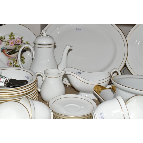 412 - A QUANTITY OF ROYAL WORCESTER 'CONTESSA'  DINNERWARE, comprising large meat plate, eight dinner plat... 