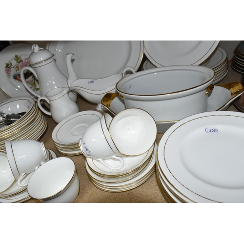 412 - A QUANTITY OF ROYAL WORCESTER 'CONTESSA'  DINNERWARE, comprising large meat plate, eight dinner plat... 