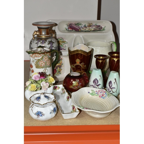 414 - A GROUP OF 20TH CENTURY CERAMICS, comprising a Clarice Cliff Newport pottery ribbed, floral design d... 