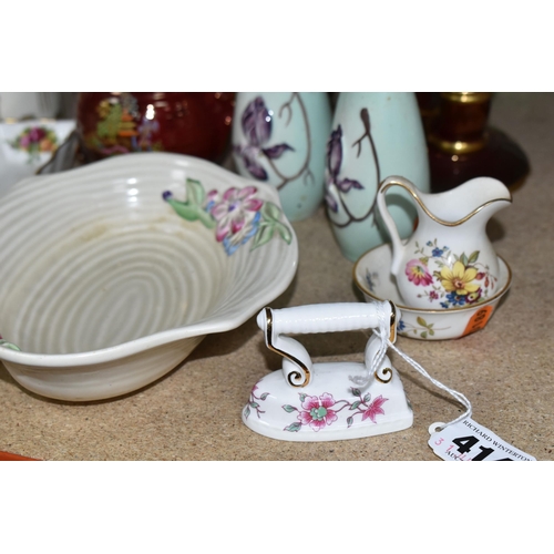 414 - A GROUP OF 20TH CENTURY CERAMICS, comprising a Clarice Cliff Newport pottery ribbed, floral design d... 