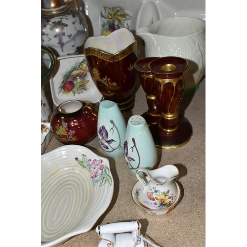 414 - A GROUP OF 20TH CENTURY CERAMICS, comprising a Clarice Cliff Newport pottery ribbed, floral design d... 