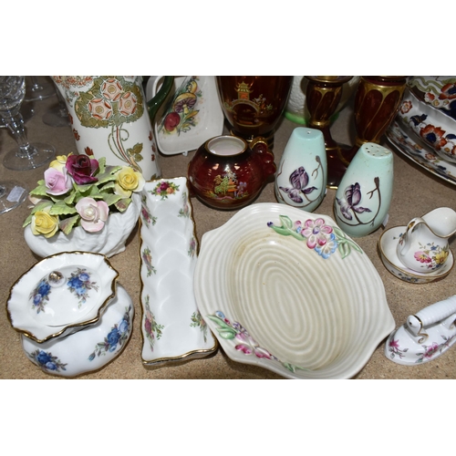 414 - A GROUP OF 20TH CENTURY CERAMICS, comprising a Clarice Cliff Newport pottery ribbed, floral design d... 