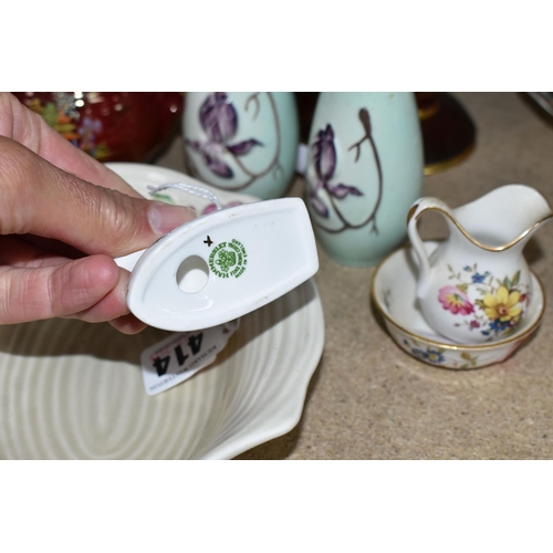 414 - A GROUP OF 20TH CENTURY CERAMICS, comprising a Clarice Cliff Newport pottery ribbed, floral design d... 