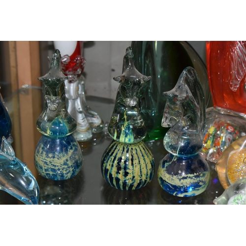 619 - A COLLECTION OF ELEVEN GLASS ANIMAL, BIRD AND FISH  PAPERWEIGHTS AND ORNAMENTS, including three Mdin... 