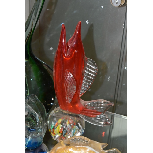 619 - A COLLECTION OF ELEVEN GLASS ANIMAL, BIRD AND FISH  PAPERWEIGHTS AND ORNAMENTS, including three Mdin... 