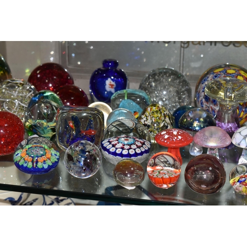 623 - A COLLECTION OF MODERN GLASS PAPERWEIGHTS, MOSTLY COLOURED, various shapes and designs including mus... 