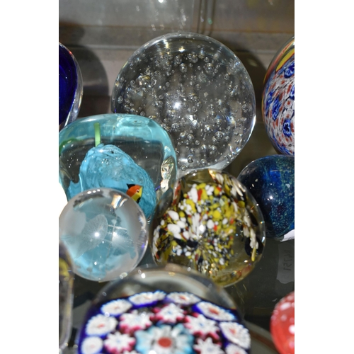 623 - A COLLECTION OF MODERN GLASS PAPERWEIGHTS, MOSTLY COLOURED, various shapes and designs including mus... 