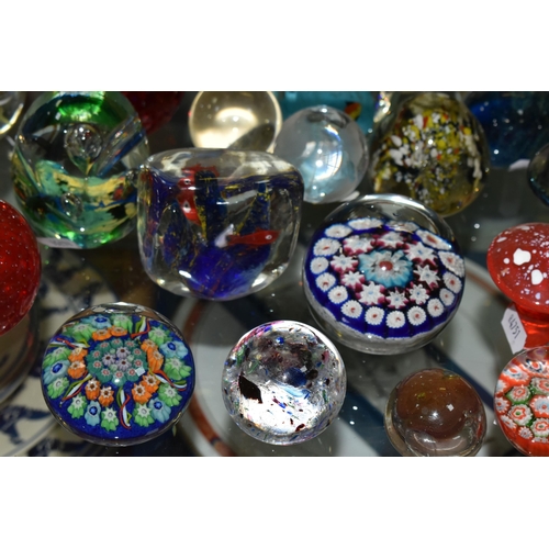 623 - A COLLECTION OF MODERN GLASS PAPERWEIGHTS, MOSTLY COLOURED, various shapes and designs including mus... 