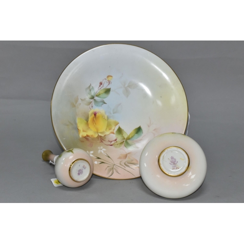 624 - THREE PIECES OF ROYAL WORCESTER PORCELAIN, comprising a comport painted with roses, iron red no. W 6... 