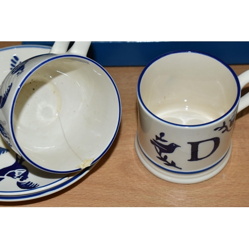 625 - TWO BOXED ROYAL WORCESTER CAKE PLATES, TWO ROYAL WORCESTER BOXED SERVING UTENSILS AND A QUANTITY OF ... 