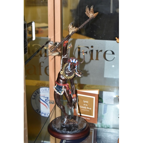 640 - A BOXED FRANKLIN MINT 'SPIRIT OF THE GRIZZLY BEAR' BRONZE SCULPTURE, after Robert F Murphy, depictin... 