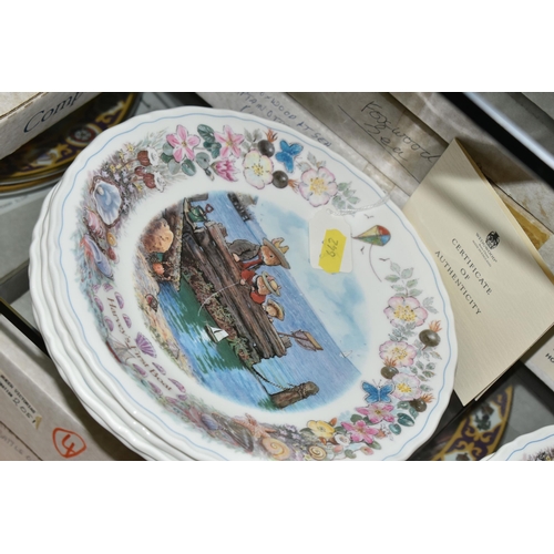 642 - A COLLECTION OF FOXWOOD TALES COLLECTORS PLATES, CLOCK AND BOOK, comprising twenty boxed Wedgwood/Co... 