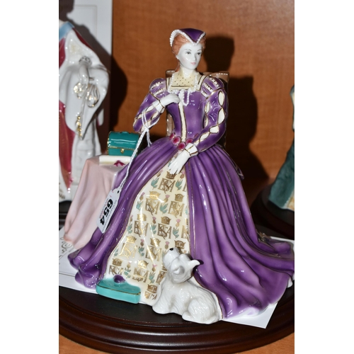 654 - FIVE BOXED ROYAL WORCESTER 'QUEENS OF BRITAIN' COLLECTION FIGURINES, limited edition for Compton and... 