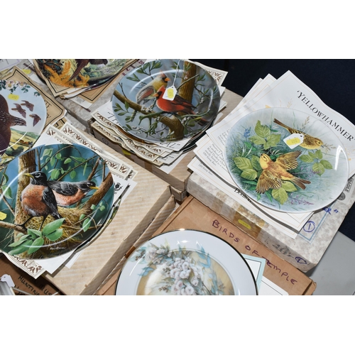 692 - THIRTY NINE BIRD THEMED COLLECTORS PLATES, mainly boxed, series comprising eleven x Royal Grafton 'T... 