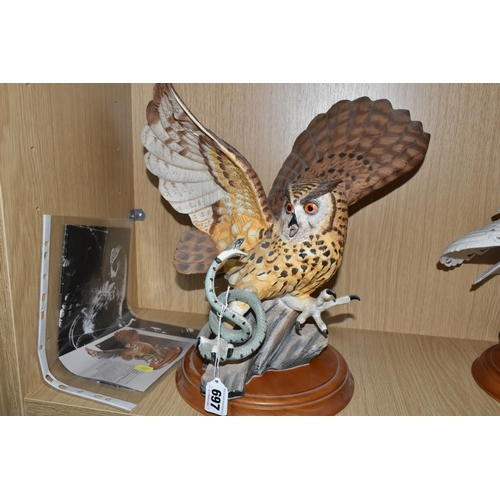 697 - SIX FRANKLIN MINT OWLS AND TWO SETS OF OWL THEMED COLLECTOR'S PLATES, comprising 'the Screech Owl', ... 