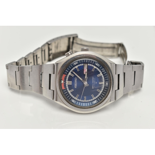 10 - A SEIKO DAY DATE BELL-MATIC WRISTWATCH blue dial with silver colour hourly applied markers, silver c... 