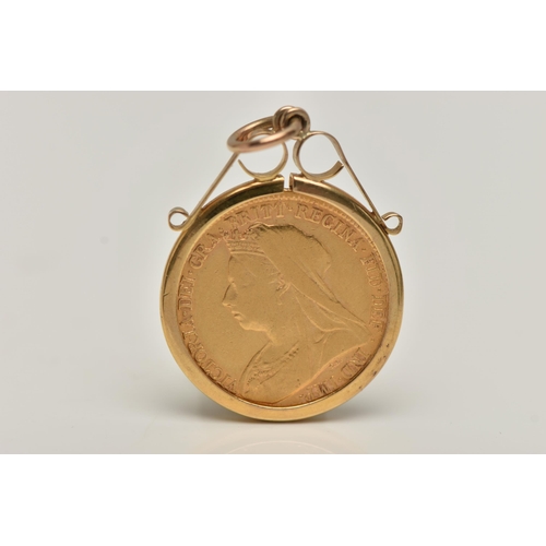 37 - AN EARLY 20TH CENTURY HALF SOVEREIGN GOLD COIN PENDANT, depicting Queen Victoria, George and The Dra... 