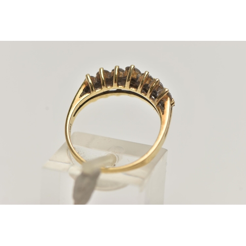 74 - AN 18CT GOLD DIAMOND RING, designed with two rows of graduated round brilliant cut diamonds, shared ... 