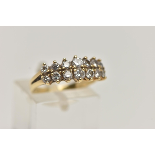 74 - AN 18CT GOLD DIAMOND RING, designed with two rows of graduated round brilliant cut diamonds, shared ... 