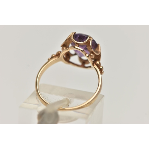 96 - A 9CT GOLD AMETHYST RING, an oval cut amethyst prong set in a yellow gold scalloped mount, hallmarke... 