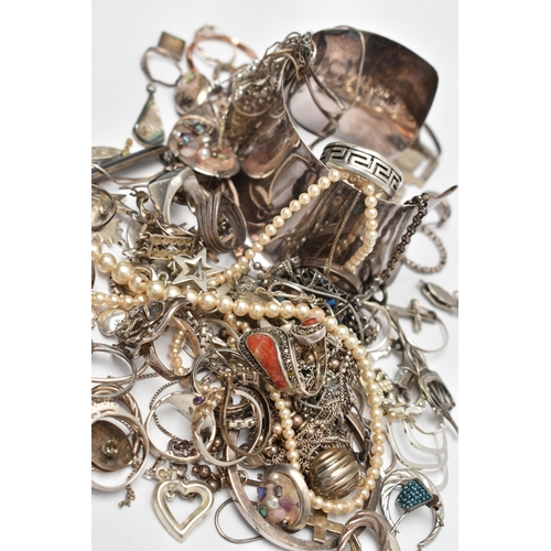 163 - AN ASSORTMENT OF SILVER AND WHITE METAL JEWELLERY, a selection of earrings, rings, bracelets, chains... 