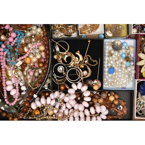 205 - A BOX OF ASSORTED COSTUME JEWELLERY, to include beaded necklaces, rings, earrings, chains, brooches,... 