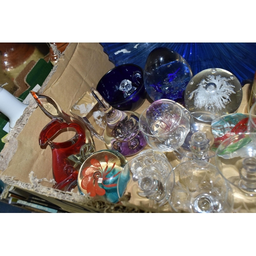 359 - THREE BOXES AND LOOSE CERAMICS, GLASS, METAL WARES, SEWING MACHINE AND SUNDRY ITEMS, to including a ... 