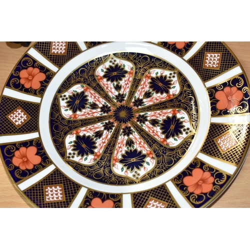 415 - TWO ROYAL CROWN DERBY IMARI 1128 PLATES, comprising a tea plate diameter 21.5cm, and a dinner plate ... 