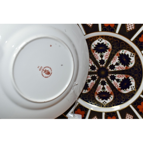 415 - TWO ROYAL CROWN DERBY IMARI 1128 PLATES, comprising a tea plate diameter 21.5cm, and a dinner plate ... 