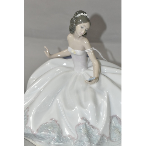 418 - A LLADRO 'AT THE BALL' FIGURINE, no 5859, depicting a seated lady in a ball gown holding a fan, scul... 