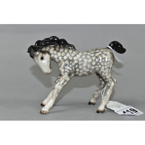 419 - A BESWICK ROCKING HORSE GREY FOAL, model no 1085 (medium, head down), height 8.5cm (1) (Condition Re... 