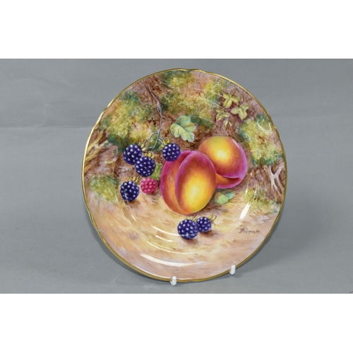 430 - A ROYAL WORCESTER HAND PAINTED FRUIT STUDY SIDE PLATE, signed (John) Freeman, painted with peaches a... 