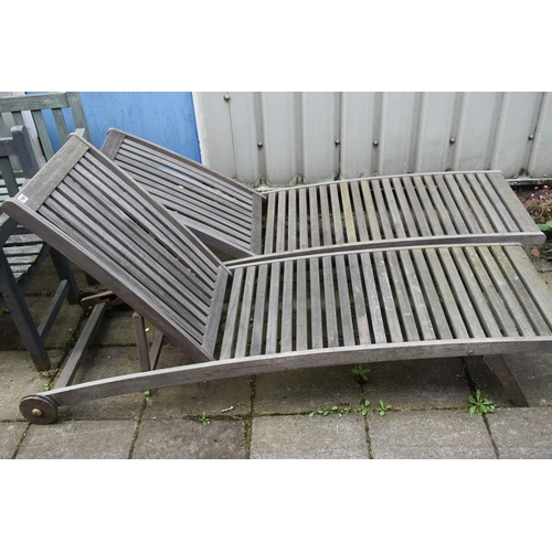 1001 - A PAIR OF TEAK SLATTED GARDEN LOUNGERS, length 194cm (condition - one with bolt missing to the recli... 