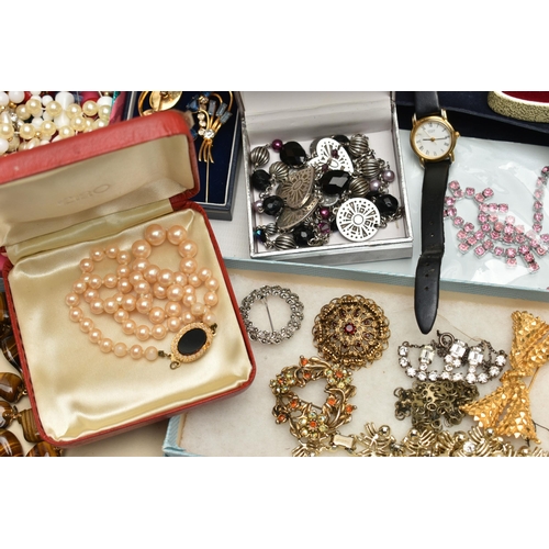 107 - A BOX OF ASSORTED ITEMS, to include various pieces of costume jewellery to include imitation pearls,... 