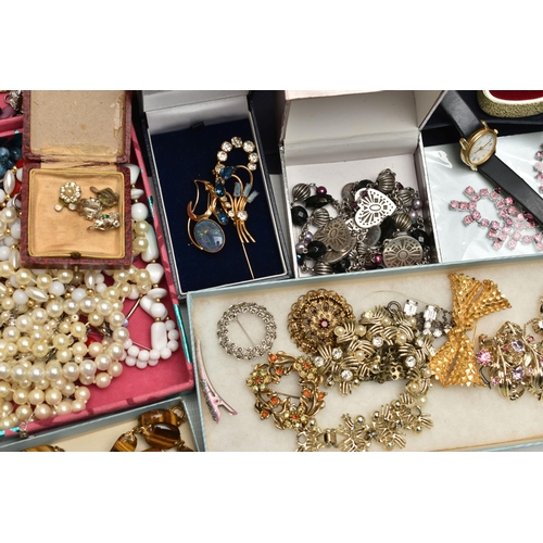 107 - A BOX OF ASSORTED ITEMS, to include various pieces of costume jewellery to include imitation pearls,... 