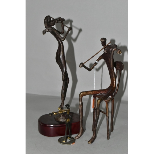 BERNARD KIM (KOREAN-AMERICAN 1941) A BRONZE SCULPTURE OF A SEATED
