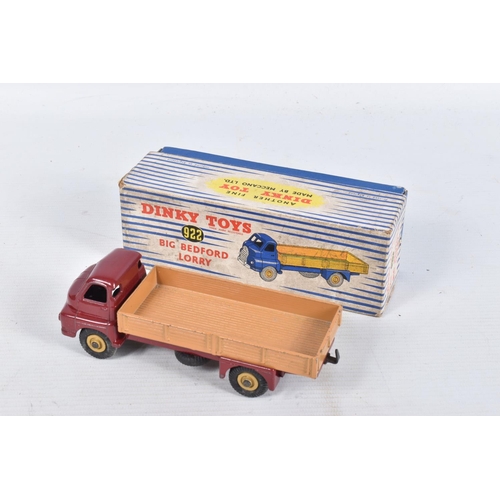 27 - FOUR MECCANO DINKY SUPERTOYS MODEL DIE-CAST VEHICLES, the first a Blaw Knox Bulldozer no.561, red in... 